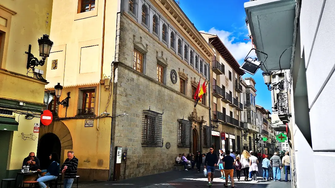 Jaca, la primera capital del reino 9 Calle Mayor y Ayuntamiento de Jaca