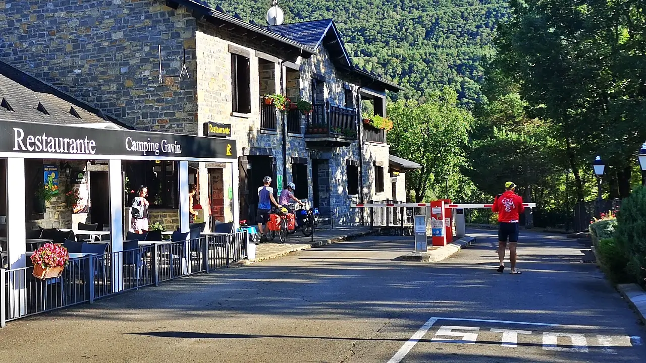 Budapest (Hungría) | Zugligeti Niche Camping 8 Camping Gavin Valle del Tena Huesca