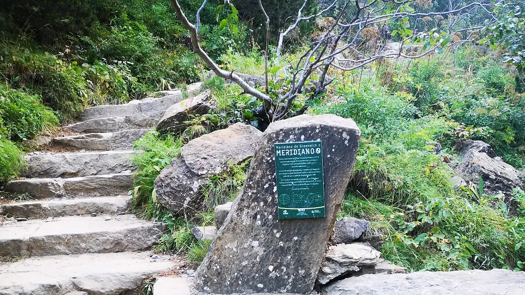 Parque Nacional de Ordesa y Monte Perdido: espectacular ruta a la Cola de Caballo 16 Cartel del meridiano de Greenwich camino cola de caballo