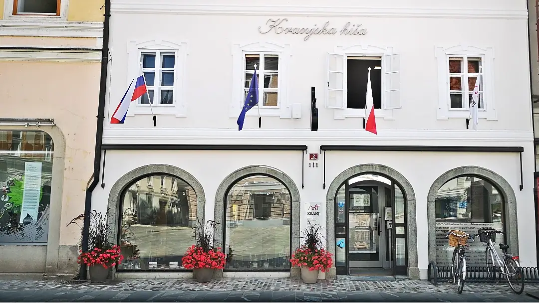 Un paseo por Kranj, la capital de los Alpes eslovenos 6 Oficina de Turismo de Kranj, Glavni trg