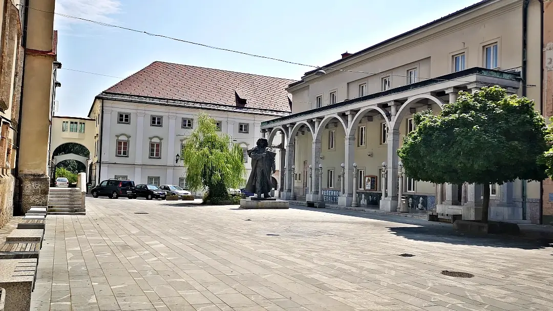 Un paseo por Kranj, la capital de los Alpes eslovenos 10 Teatro Prešeren Kranj