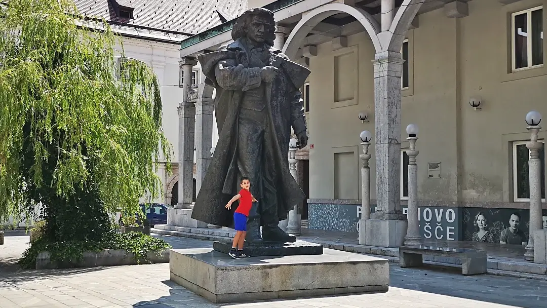 Un paseo por Kranj, la capital de los Alpes eslovenos 11 Monumento a Prešeren