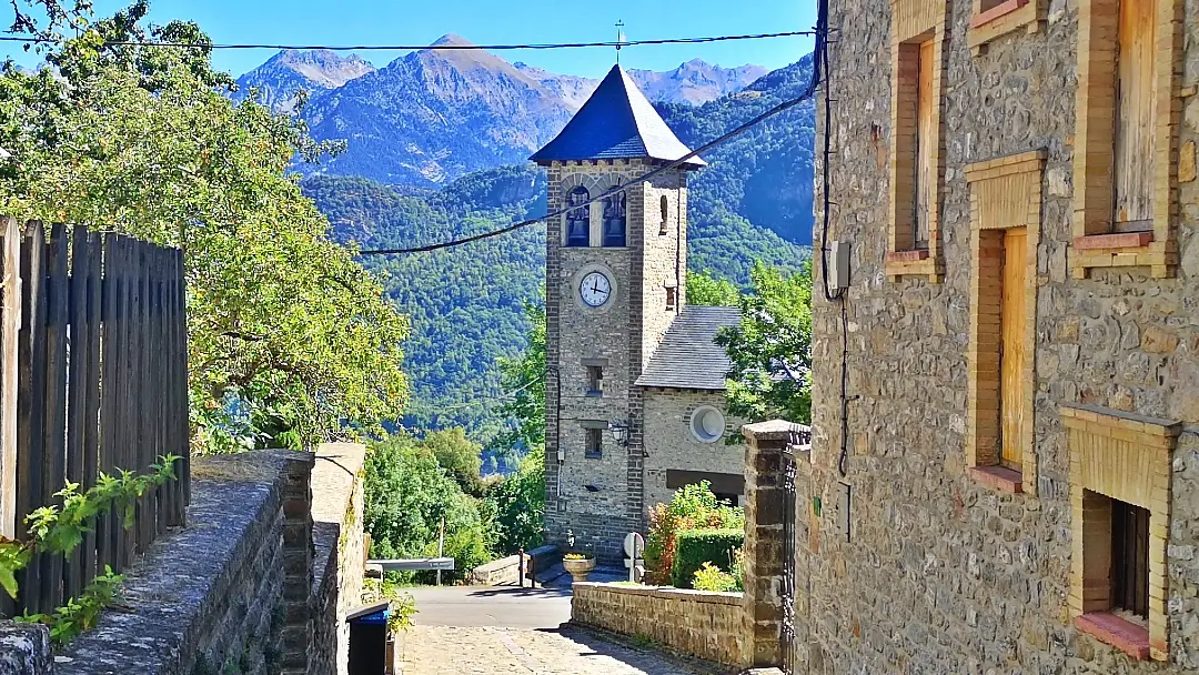 Pirineos: 6 días descubriendo el maravilloso Valle de Tena 16 Iglesia del Salvador, en Piedrafita de Jaca.