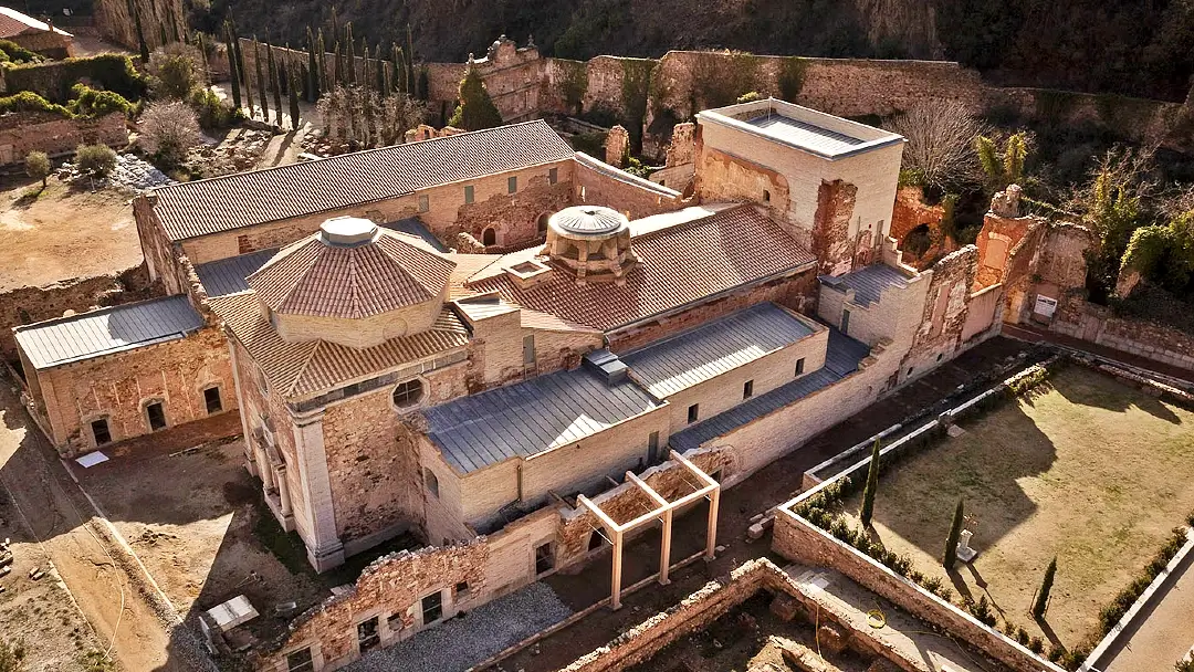 Enoturismo en el Priorat: las 7 mejores Catas y paseos entre viñas 14 Cartuja de Escaladei