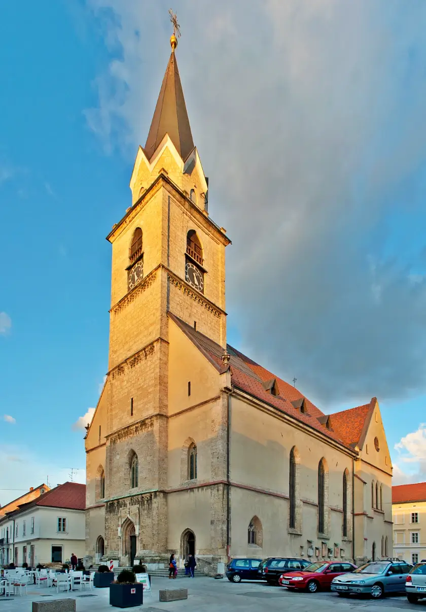 Un paseo por Kranj, la capital de los Alpes eslovenos 9 Iglesia de San Cancio Glavni trg Kranj