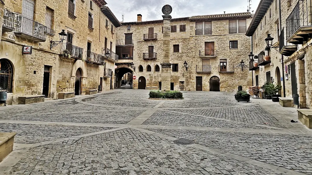 5 días descubriendo los secretos del Matarraña 27 Plaza Mayor de Cretas