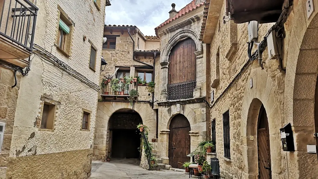 5 días descubriendo los secretos del Matarraña 28 Portal capilla de San Roque Cretas