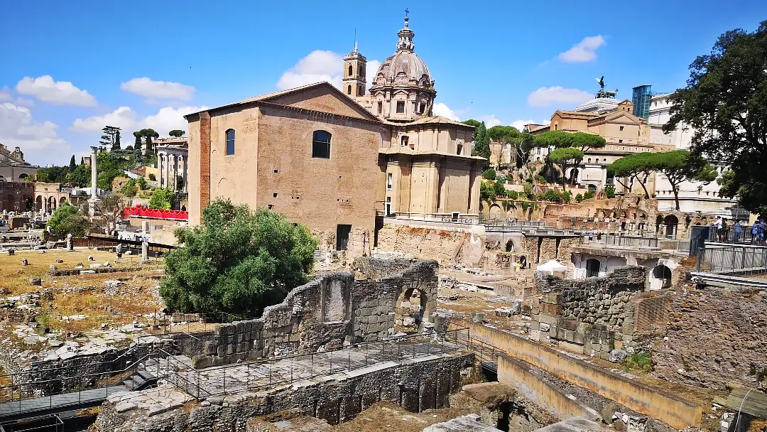 Que ver en Roma, la ciudad eterna... y llena de turistas 16 Curia Julia Roma Foro Romano