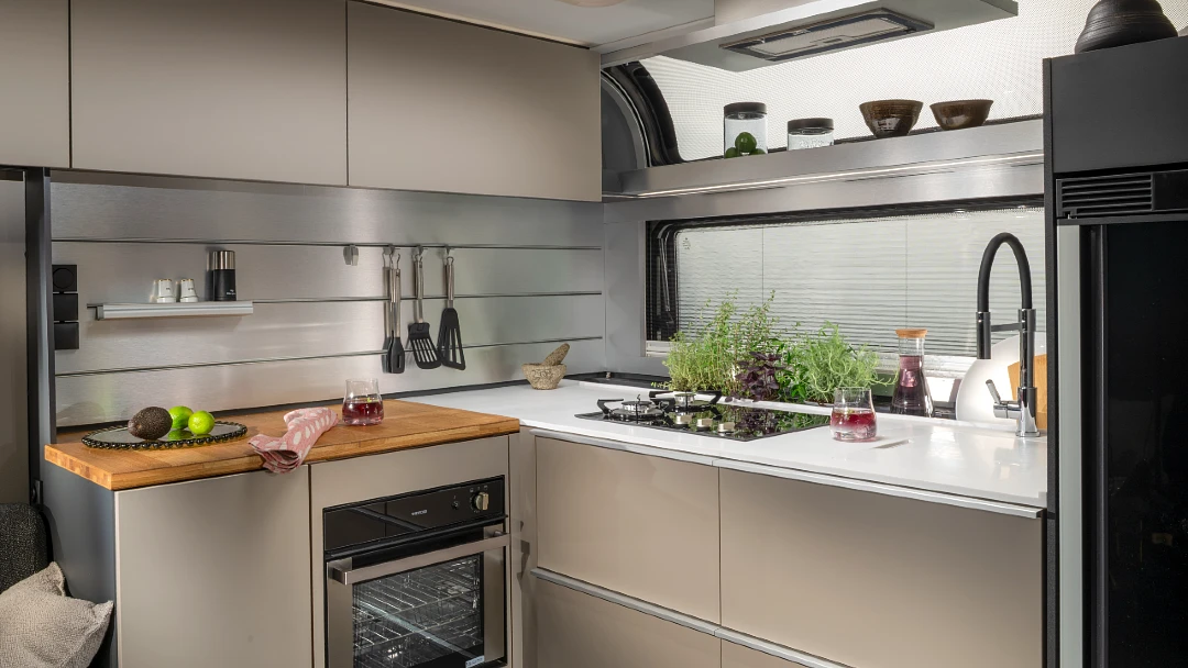 Adria Astella: un apartamento de lujo sobre ruedas 7 Adria Astella 704 HP