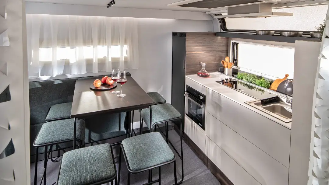Adria Astella: un apartamento de lujo sobre ruedas 8 Adria Astella 904
