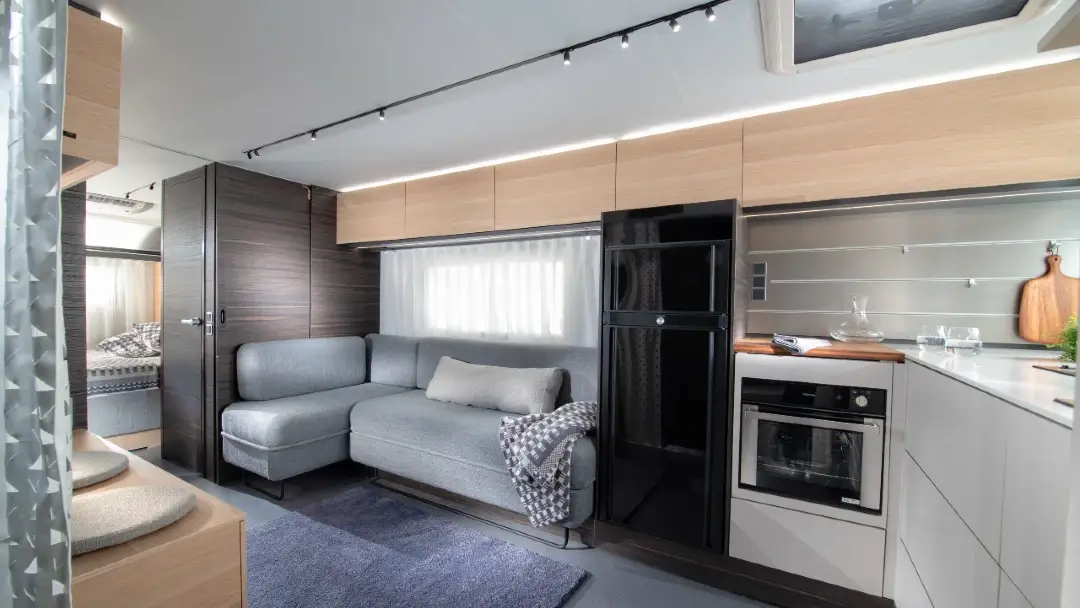 Adria Astella: un apartamento de lujo sobre ruedas 1 Adria Astella 704 HP