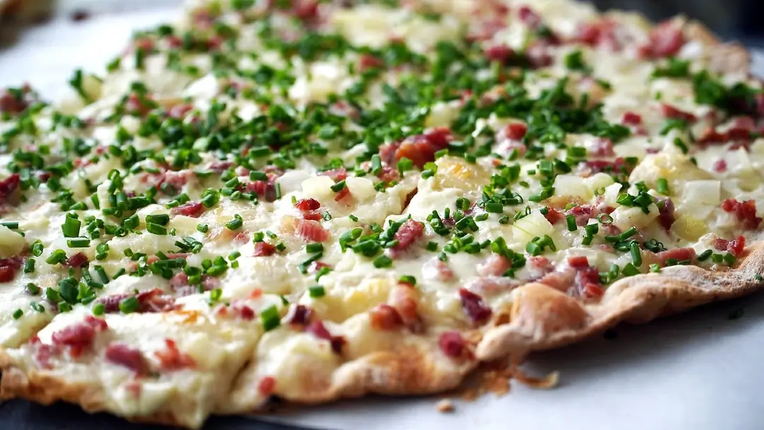 Que ver en Kaysersberg, la 'Montaña del Emperador' de Alsacia 20 Tarte Flambée Flammekueche