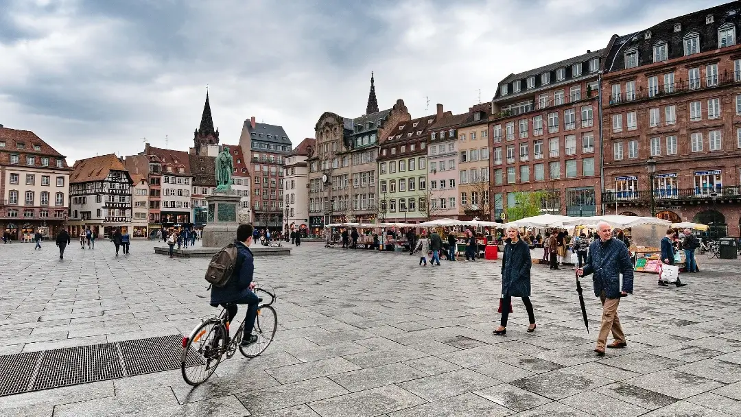 Los lugares imprescindibles que ver en Estrasburgo, una capital a la altura 10 Plaza Kléber de Estrasburgo