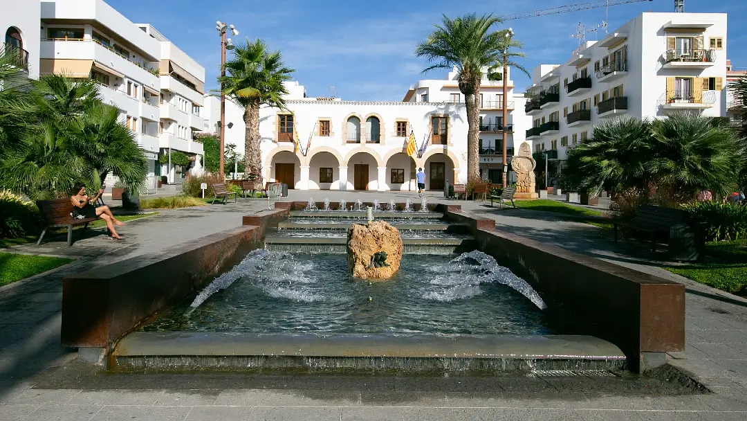 Que ver y hacer en Santa Eulalia y alrededores, el encanto del turismo tranquilo 1 Ayuntamiento de Santa Eulalia Ibiza