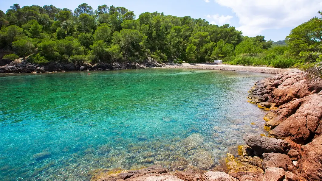 Que ver y hacer en Santa Eulalia y alrededores, el encanto del turismo tranquilo 7 Cala Mastella Santa Eulalia del Río Ibiza